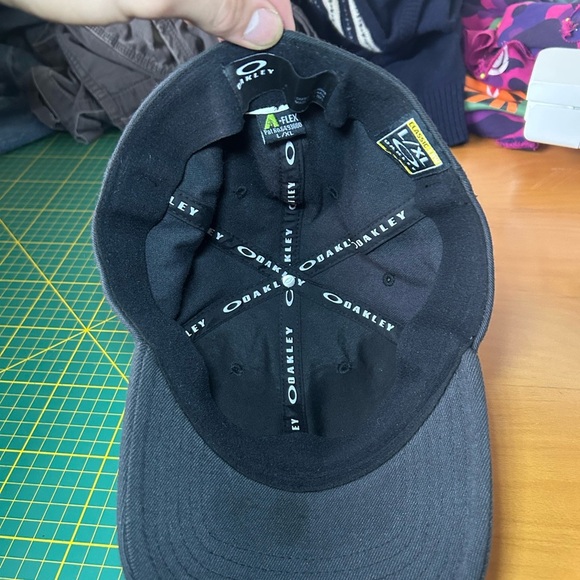 Oakley Classic Camo Logo a-flex hat - Picture 9 of 11